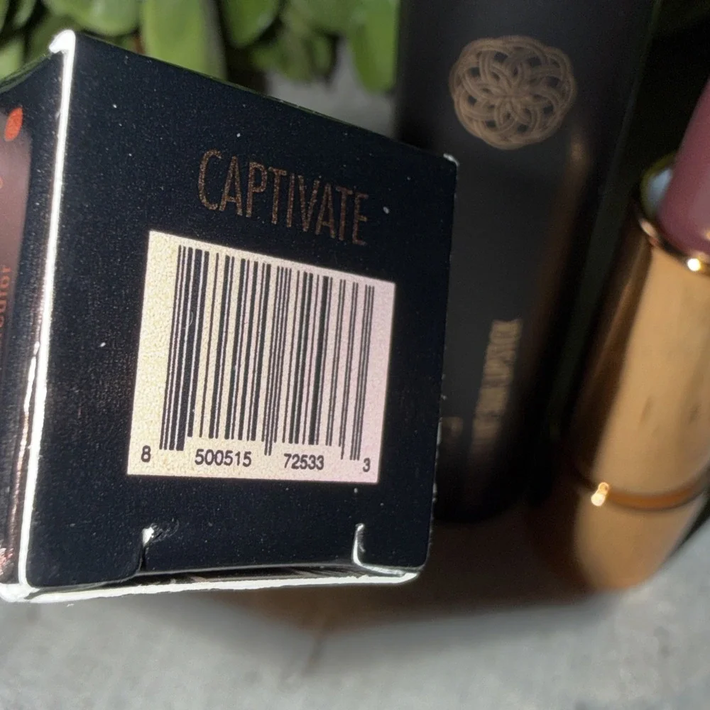 YENSA ~ SUPER & VIBRANT SILK LIPSTICK‎ ~ CAPTIVATE ~ 0.12 OZ ~ NIB